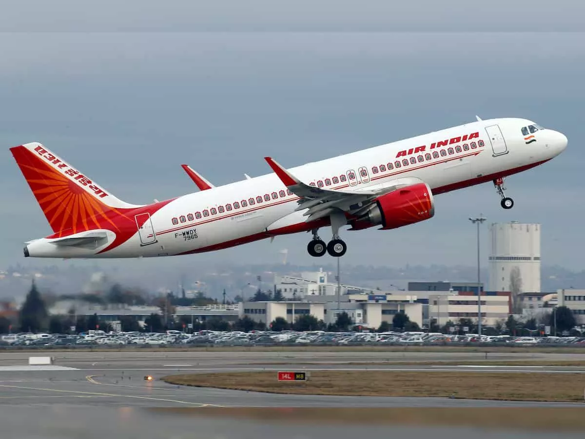 Air India компани Сибирийн жижиг хотод хоёр хоног саатуулсан зорчигчдоосоо уучлал гуйжээ