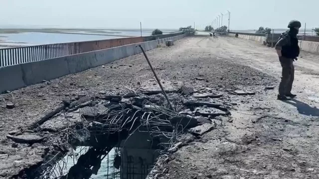 Крымийн хойгийг Оросын эх газартай холбодог гүүр Украины пуужингийн цохилтод өртжээ