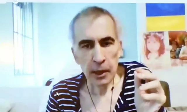 Турж эцсэн Гүржийн ерөнхийлөгч асан олон сарын дараа хүмүүсийн нүдний өмнө ил гарав
