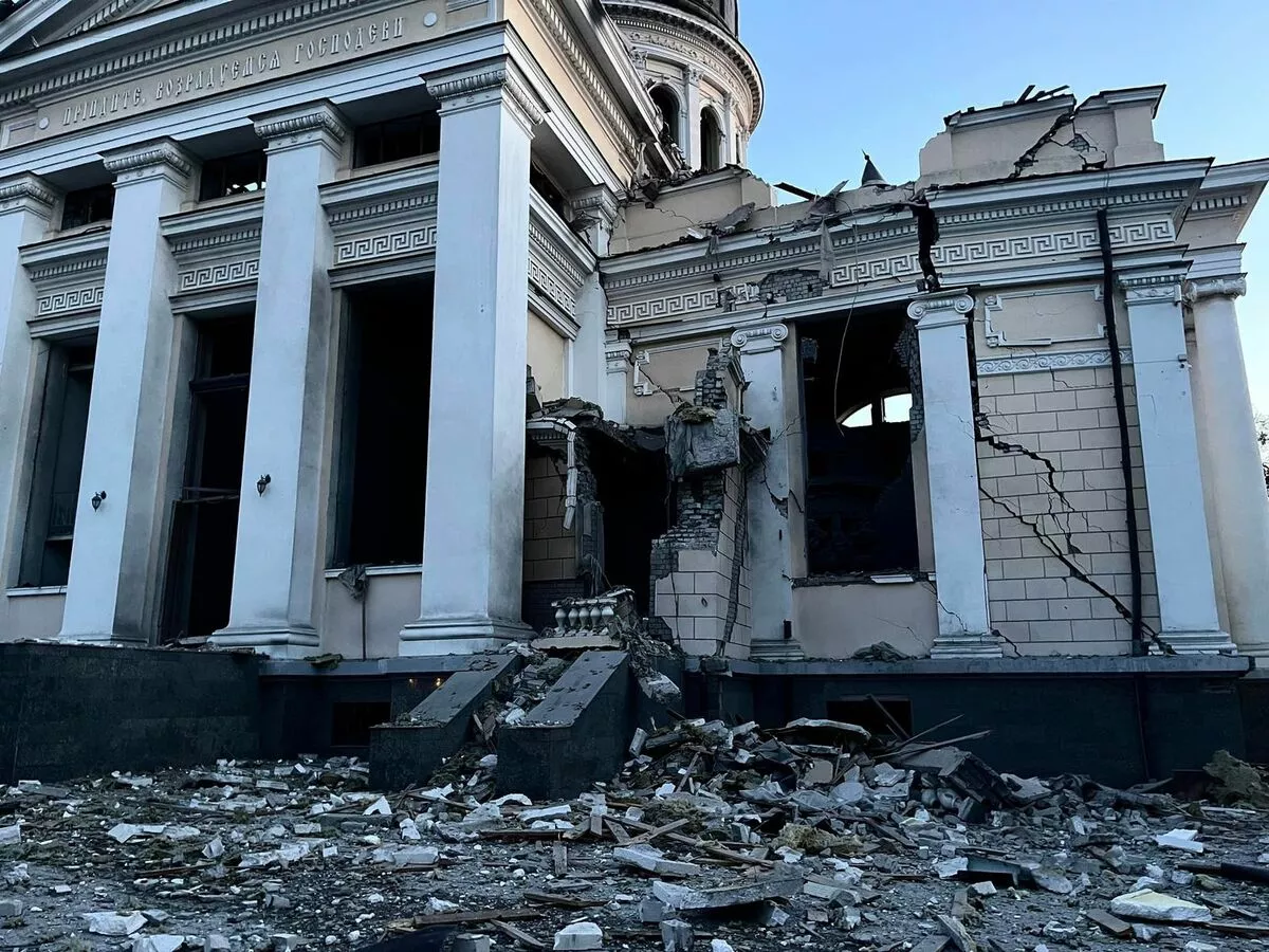 Одесса хотын түүхэн сүм Оросын пуужингийн цохилтод сүйрэв