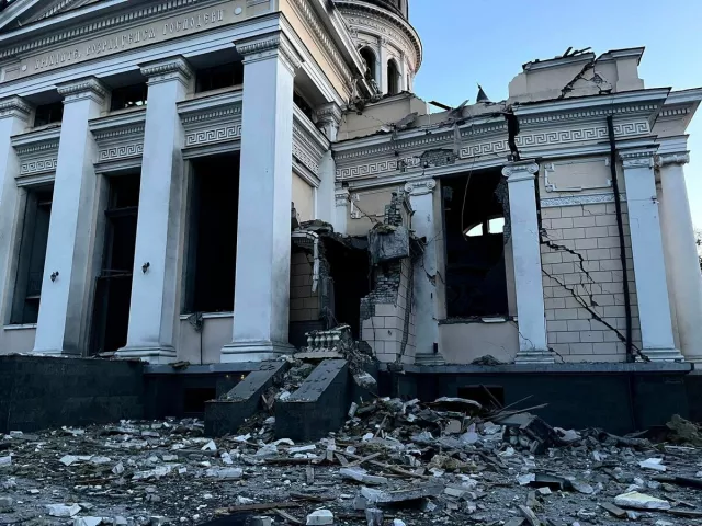 Одесса хотын түүхэн сүм Оросын пуужингийн цохилтод сүйрэв