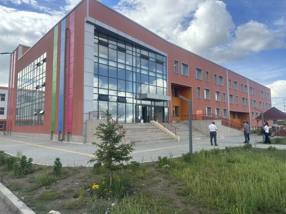 БХТ: Кембрижийн хөтөлбөртэй Монгол тэмүүлэл ахлах сургуулийн барилга ашиглалтад оржээ