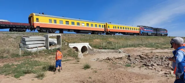 “УБТЗ” ХНН: Төмөр зам үерт угаагдаж болзошгүй газруудад ус өнгөрүүлэх хоолой нэмж барина