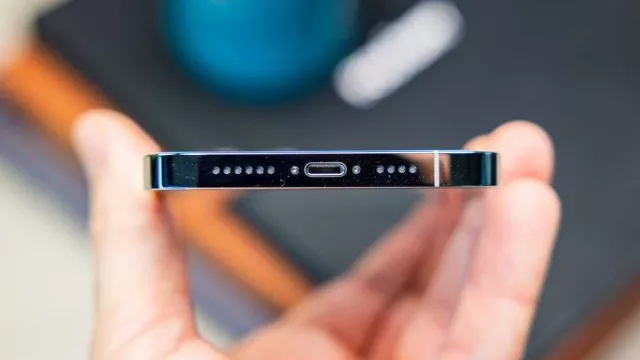 iPhone 15 загвар илүү хурдан цэнэглэгддэг болох гэнэ