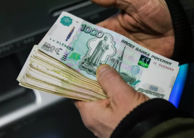 Оросын нэртэй эдийн засагч рублийн уналтыг Энэтхэгт түгжигдсэн экспортын орлоготой холбон тайлбарлав