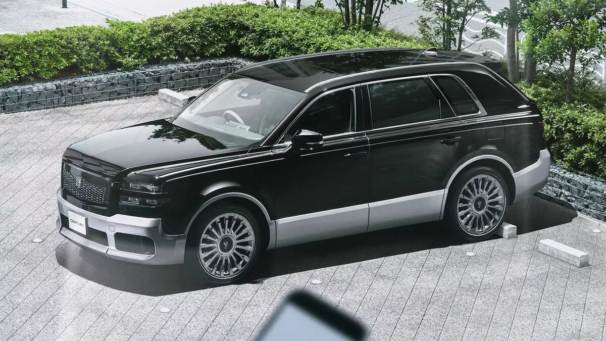 Тоёота компани чинээлэг худалдан авагчдад зориулсан Century SUV загвараа танилцууллаа