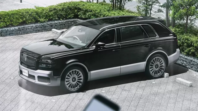 Тоёота компани чинээлэг худалдан авагчдад зориулсан Century SUV загвараа танилцууллаа