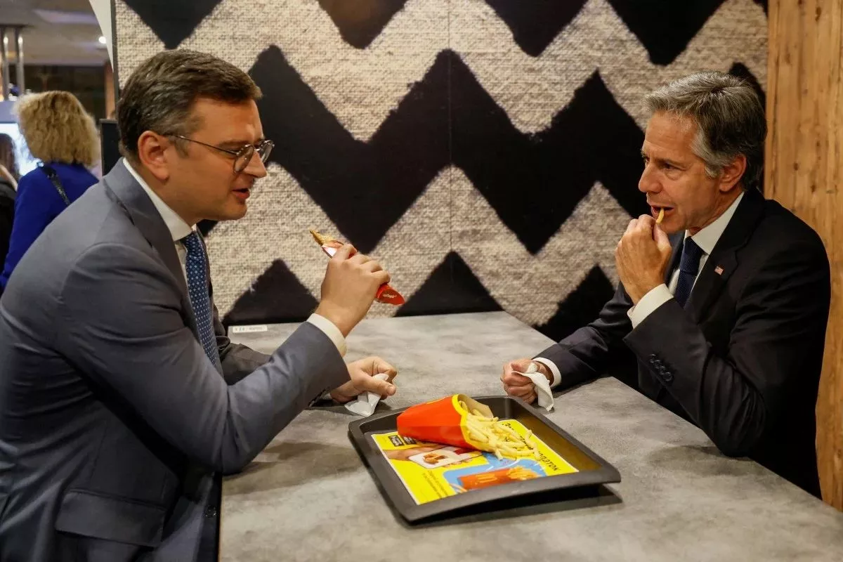 АНУ-ын төрийн нарийн бичгийн дарга Украинд McDonald’s-ийн салбар дахин нээгдсэнийг тэмдэглэжээ