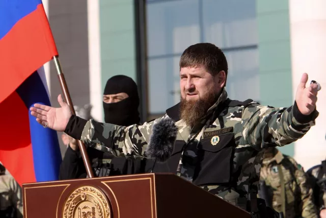 Кадыровын эрүүл мэндтэй холбоотой мэдээлэл цацагдсаны дараа сошиал суваг нь түүний дүрс бичлэгийг тараав