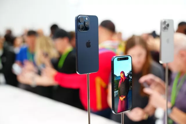 iPhone 15-ын захиалгын эрэлт нийлүүлэлтээсээ давсан сургаар Apple-ийн хувьцааны ханш өсөв