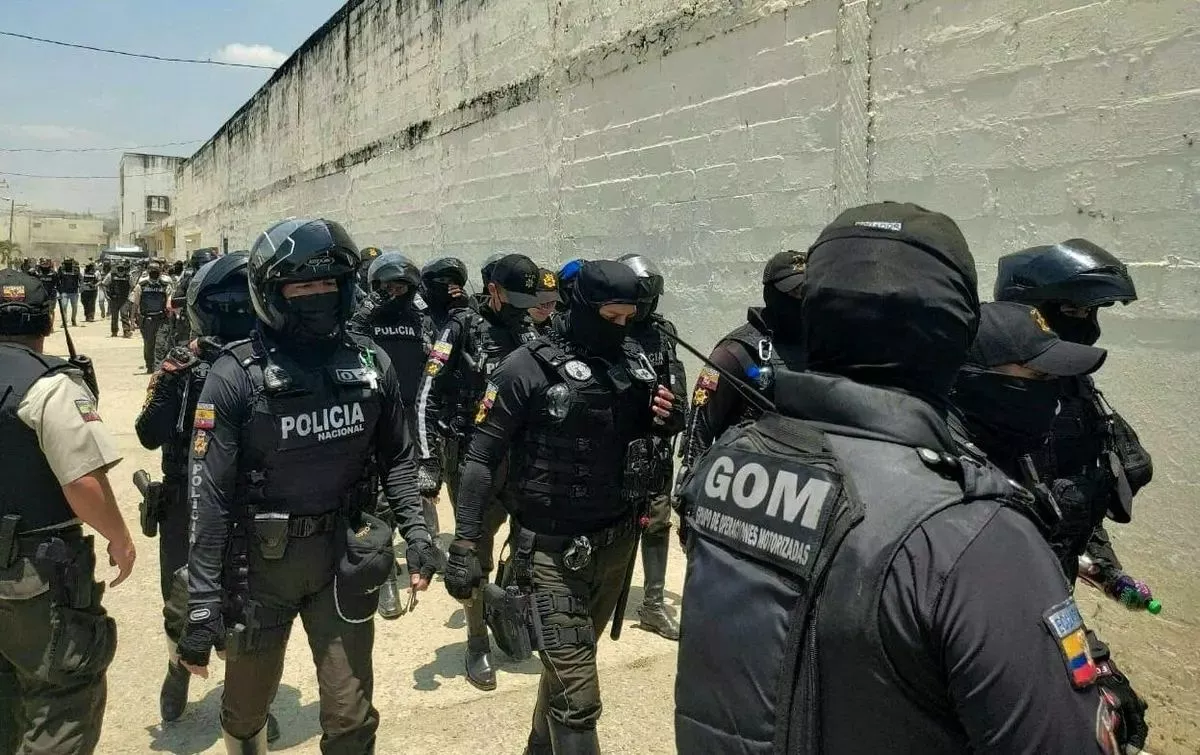 Венесуэл улс гэмт хэрэгтнүүдэд эзлэгдсэн шоронгоо чөлөөлөхөөр 11,000 цэрэг илгээжээ