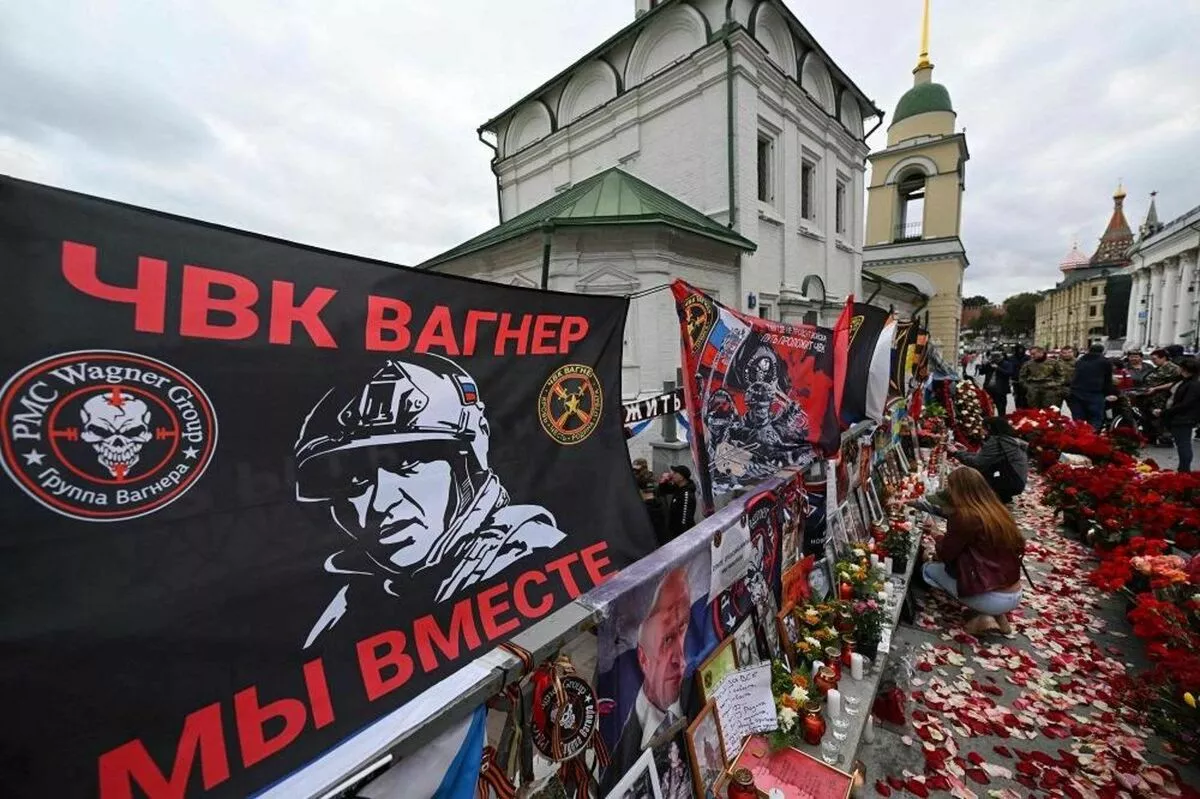 Оросын хэд хэдэн хотод Вагнер группийн үүсгэн байгуулагч Пригожинийг эцсийн замд нь үдэх ёслол болжээ