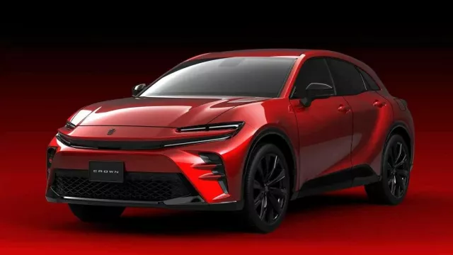 Тоёота компани Crown брэндийн шинэ SUV загвараа Японы зах зээлд танилцууллаа