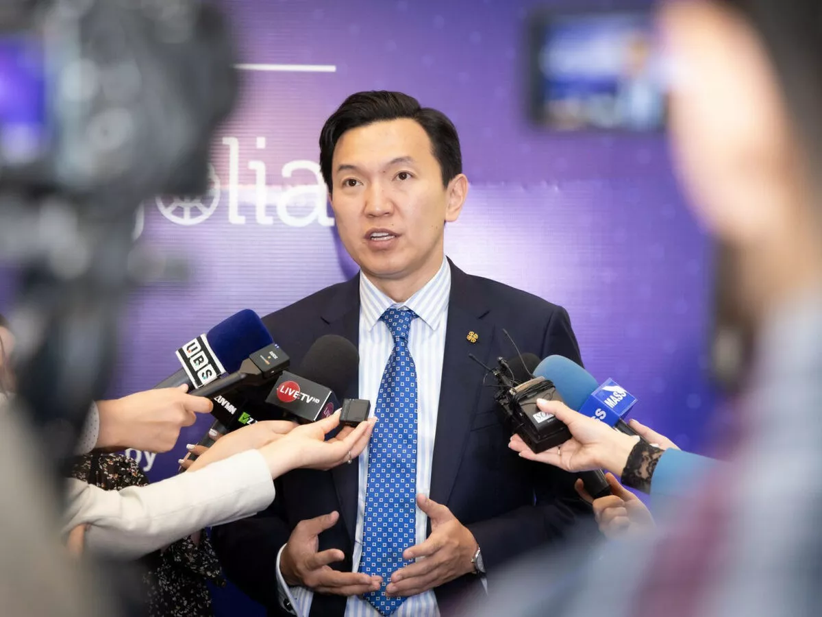 “Хүүхэд эцэг эхтэйгээ E-Mongolia-аар холбогдож ганцхан товч даран яаралтай мэдээлэл солилцох, тусламж дуудах боломжтой боллоо“