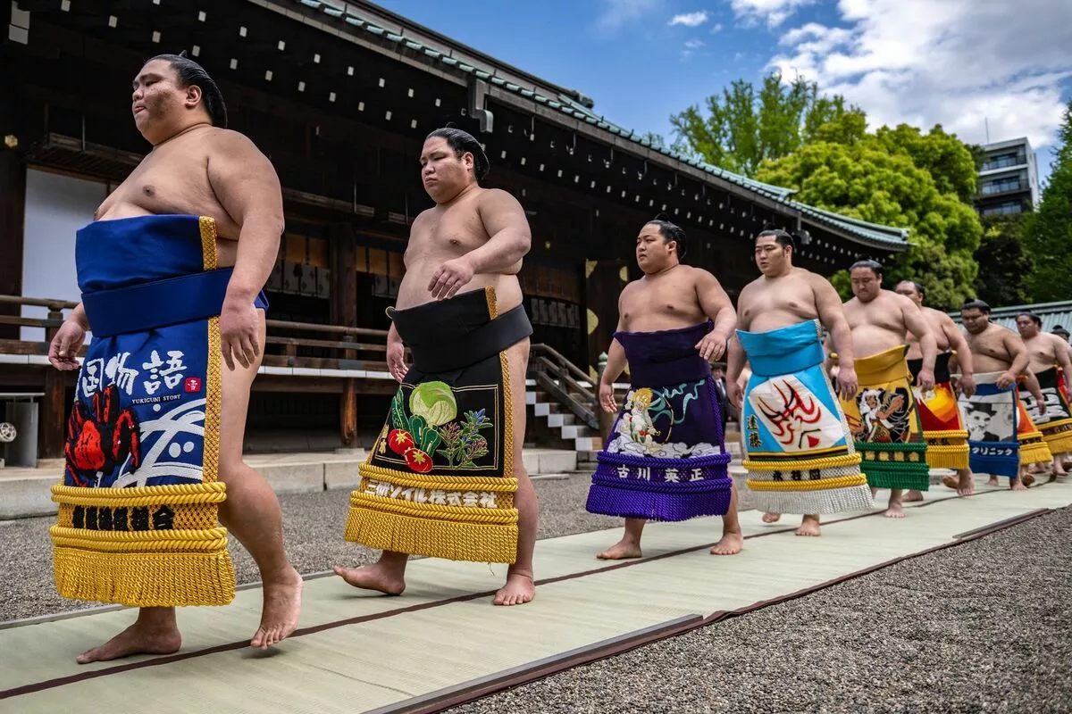 Сүмо бөхчүүдийн жин хэтэрсний улмаас Japan Airlines компани тусгай нислэг зохион байгуулахад хүрчээ