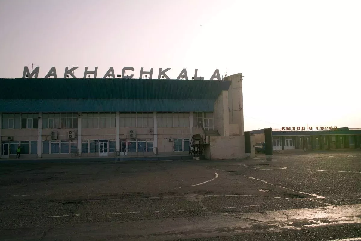 Израилийг эсэргүүцэгчид Дагестаны нийслэлийн нисэх буудлыг дайран эзэлжээ