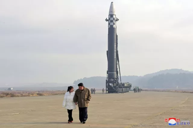 Ким Жон Ун охиноо алдаршуулах зорилгоор бүх нийтийн амралтын өдрийг шинээр бий болгосон гэнэ