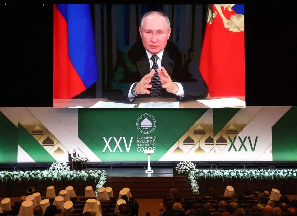 Орос эмэгтэйчүүдэд найман хүүхэд төрүүлэхийг Путин уриалав
