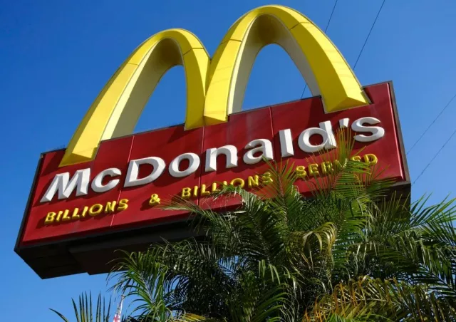 McDonald’s компани 2027 он гэхэд дэлхий даяар 50,000 салбартай болох төлөвлөгөөгөө зарлав