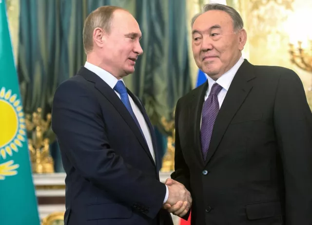 Казахстаны экс ерөнхийлөгч Путинтэй “хувиараа” уулзахаар Москвад очжээ