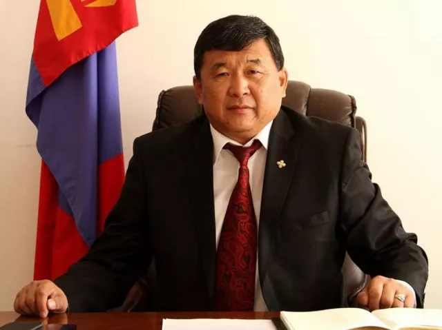ШҮҮХ: Өмнөговь аймгийн ИТХ-ын дарга асан Б.Бадрааг Монгол Улсын хилээр орж ирсэн даруйд цагдан хорино