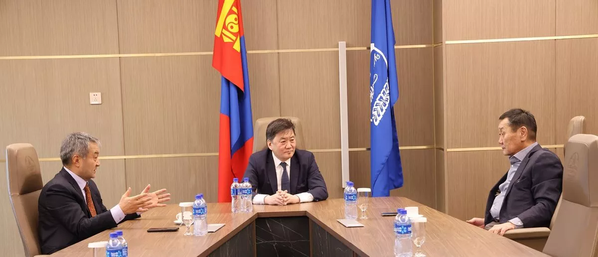 Монголбанкны үе үеийн удирдлагуудыг хүлээн авч уулзлаа