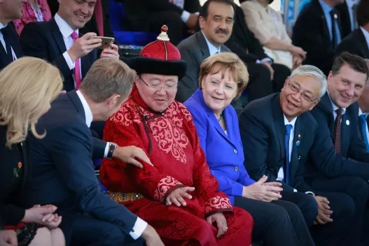 АСЕМ Монголчуудыг мандуулах биш дордуулав