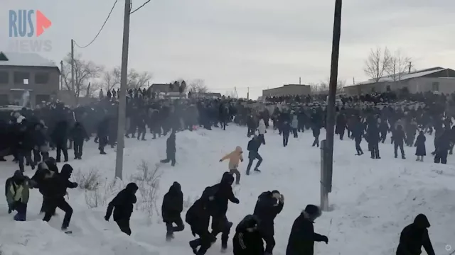Цагдаа нар ОХУ-ын Башкортостанд гарсан эсэргүүцлийн жагсаалыг хүчээр тараалаа