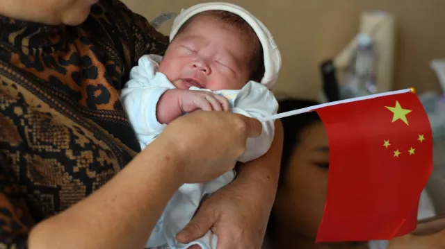 Хятад улсын хүн ам хоёр дахь жилдээ дараалан буурлаа