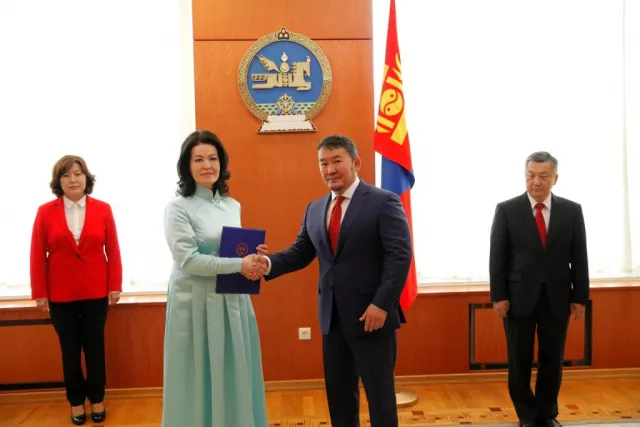 Өргөө амаржих газрыг Хөдөлмөрийн гавьяаны улаан тугийн одонгоор шагналаа