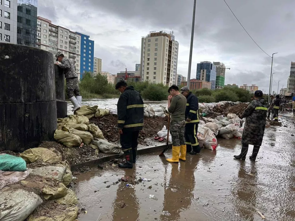 Өнгөрсөн зун үерт өртсөн айлууд наймдугаар сард байрандаа оржээ