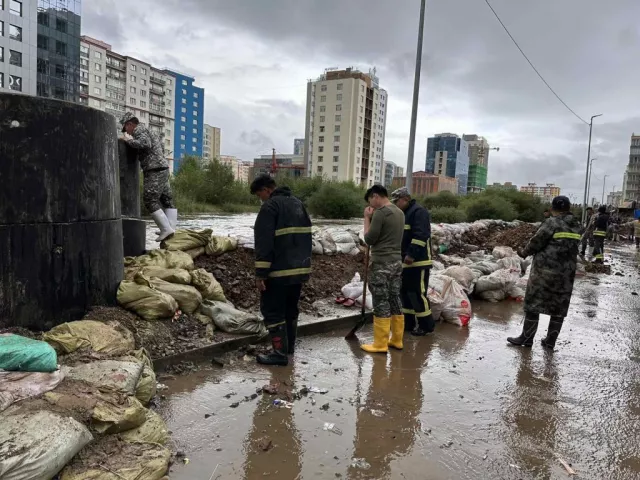 Өнгөрсөн зун үерт өртсөн айлууд наймдугаар сард байрандаа оржээ
