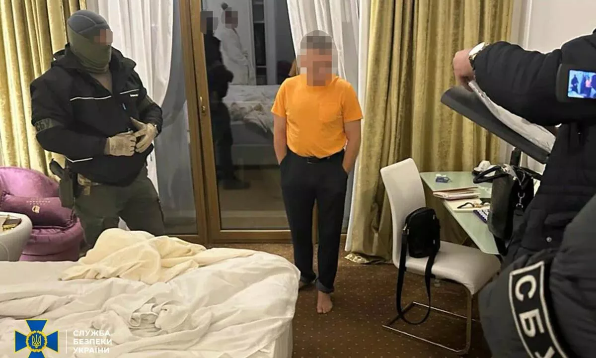 Украины армийн зэвсгийн нийлүүлэлтээс $40 саяыг хулгайлсан албан тушаалтнуудыг баривчилжээ