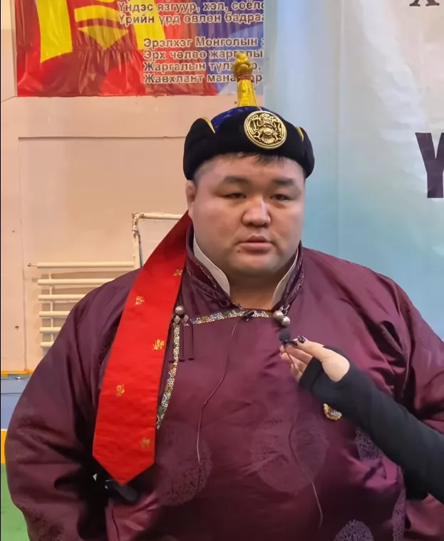 Э.Оюунболд:Намайг дэмждэг хаан заяатай халхын сайхан ард түмнээ хараад сэтгэл огшлоо