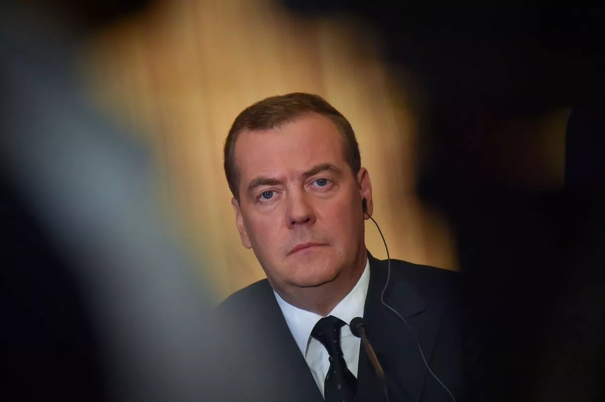 Дмитрий Медведевийн сэтгэцийн эрүүл мэндэд санаа зовж байгаагаа Европын Холбоо илэрхийлжээ