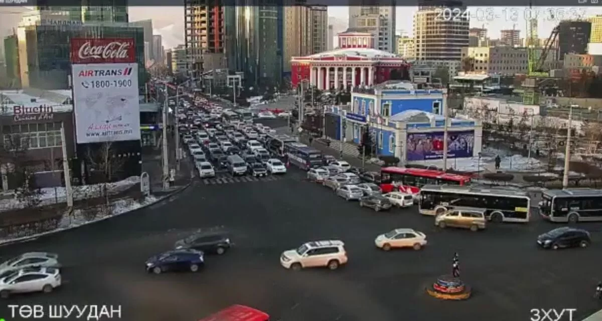 ӨӨРЧЛӨЛТ: 07:20 цагийн орчимд Төв шуудангийн уулзварт түгжрэл үүсэв