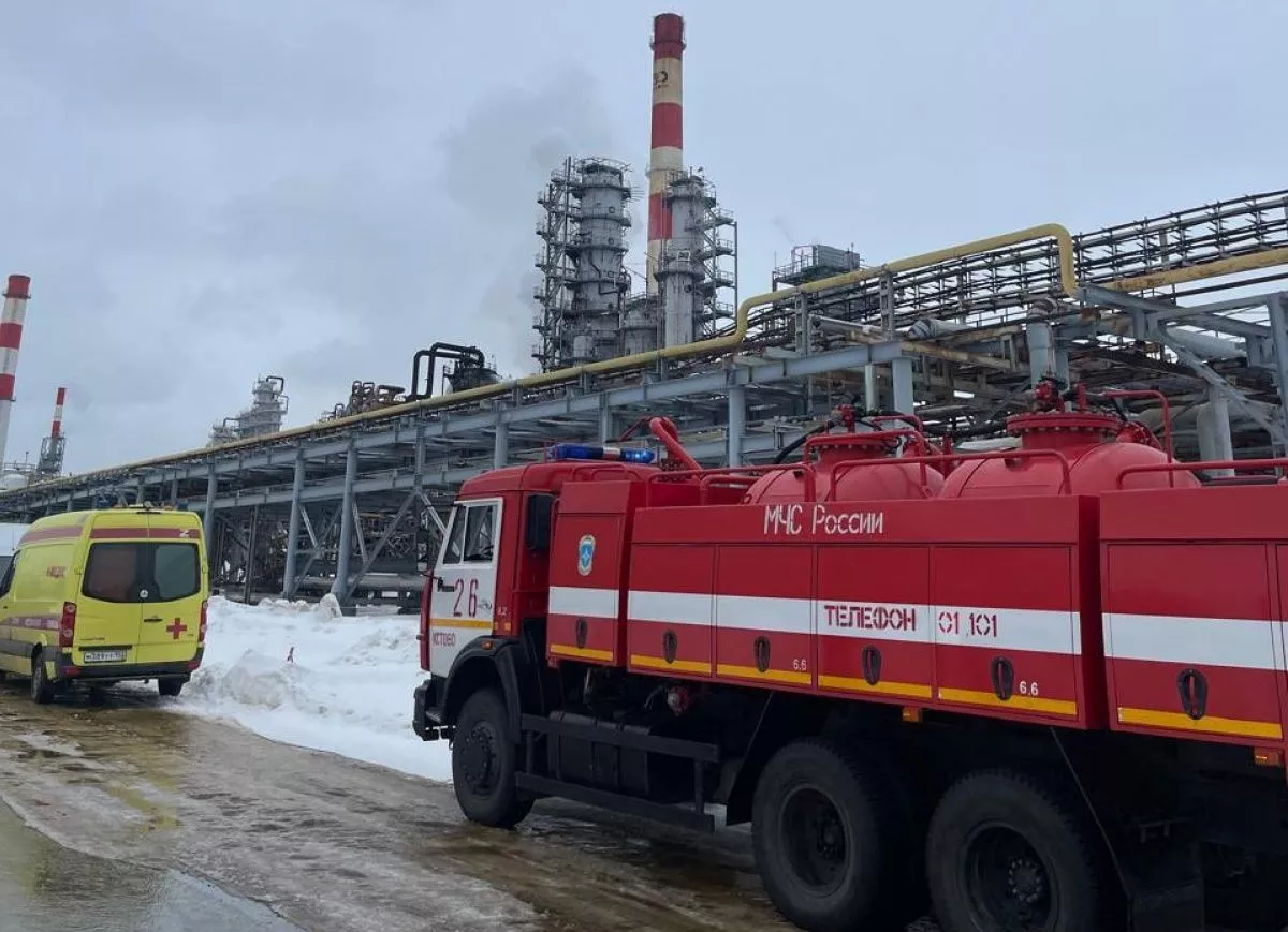 Оросын нутаг дэвсгэрт явуулсан Украины агаарын довтолгооны үеэр газрын тосны томоохон үйлдвэр шатжээ