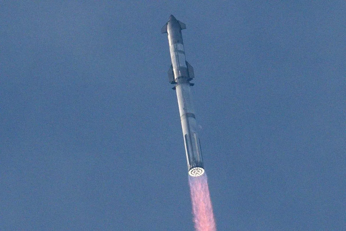 SpaceX компанийн зохион бүтээсэн аварга пуужин гурав дахь туршилтаараа хамгийн урт зам туулав