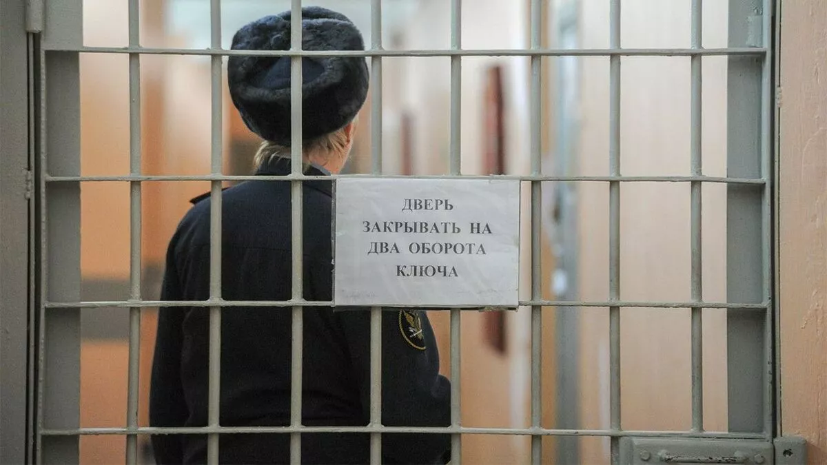 Хоригдлуудаа Украины дайнд явуулж хоосорсны улмаас Оросын зарим шоронгууд хаагдах гэж байна