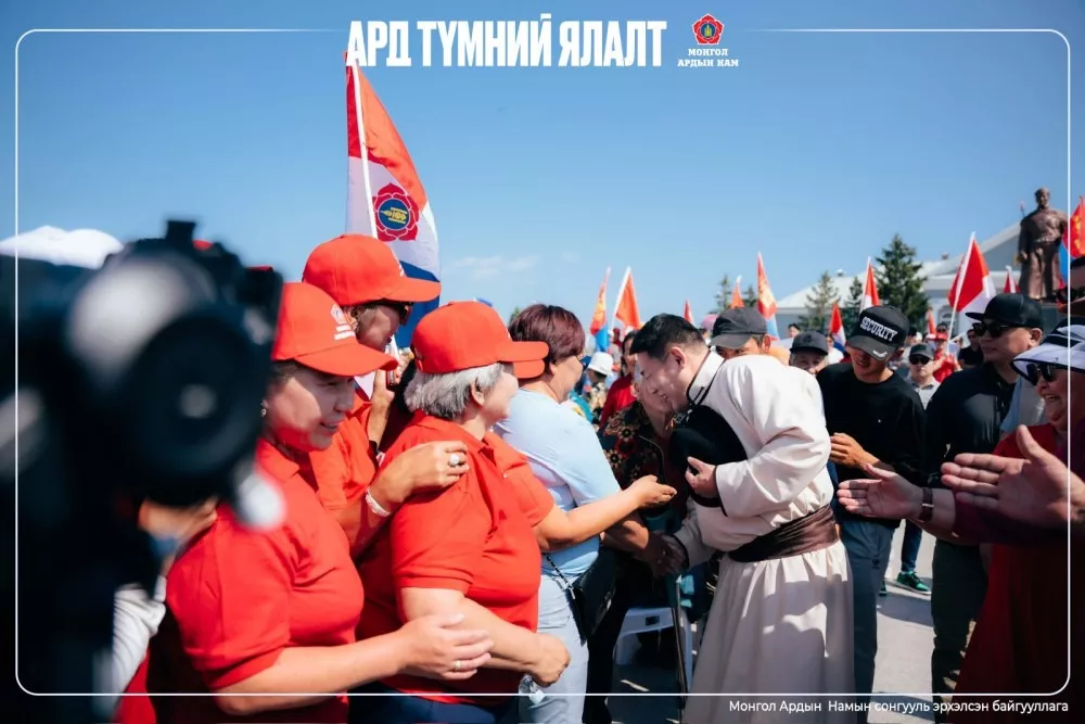 “Ард түмэн авлигачдаас хүчтэй гэдгээ харуулж, энэ удаагийн сонгуульд Ардын нам заавал ялах ёстой” гэлээ