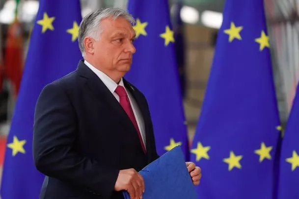 Европын Холбооны Зөвлөлд Унгар улсын санал өгөх эрхийг хасахыг уриалжээ