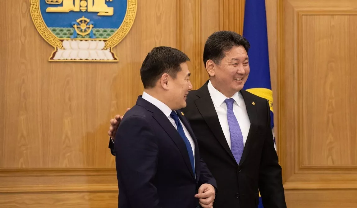 “Хүрэлсүх, Оюун-Эрдэнэ хоёр хагарна, нэг нь сунгагдана нөгөө нь үгүй гээд байгаа”