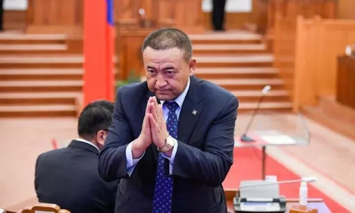 Салхинд найддаг сайдтай байхад “утааны ажил” урагшлах уу?!