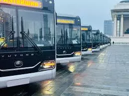 Автобусны жолооч бүхээгтээ нас баржээ