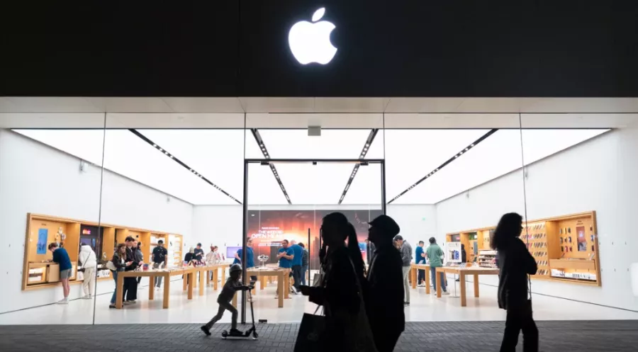 iPhone-г Америкт үйлдвэрлэвэл 3500 доллароор худалдаалагдана