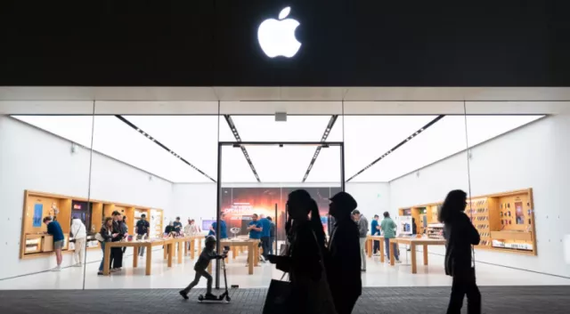 iPhone-г Америкт үйлдвэрлэвэл 3500 доллароор худалдаалагдана