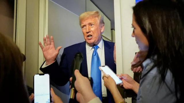 Трамп гар утас, цахилгаан бараануудыг өндөр татвараас чөлөөлөв