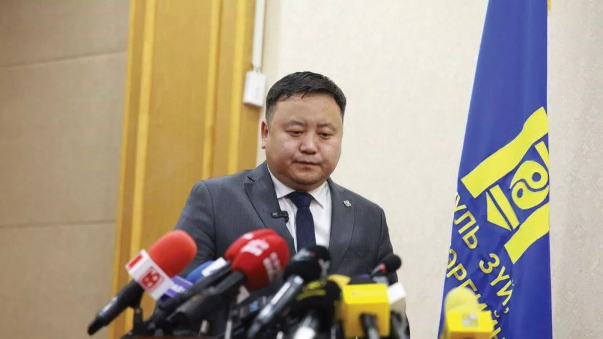 О.Алтангэрэл “...Ухаахудаг” гэж ам нээхээ болиод 40 хонолоо