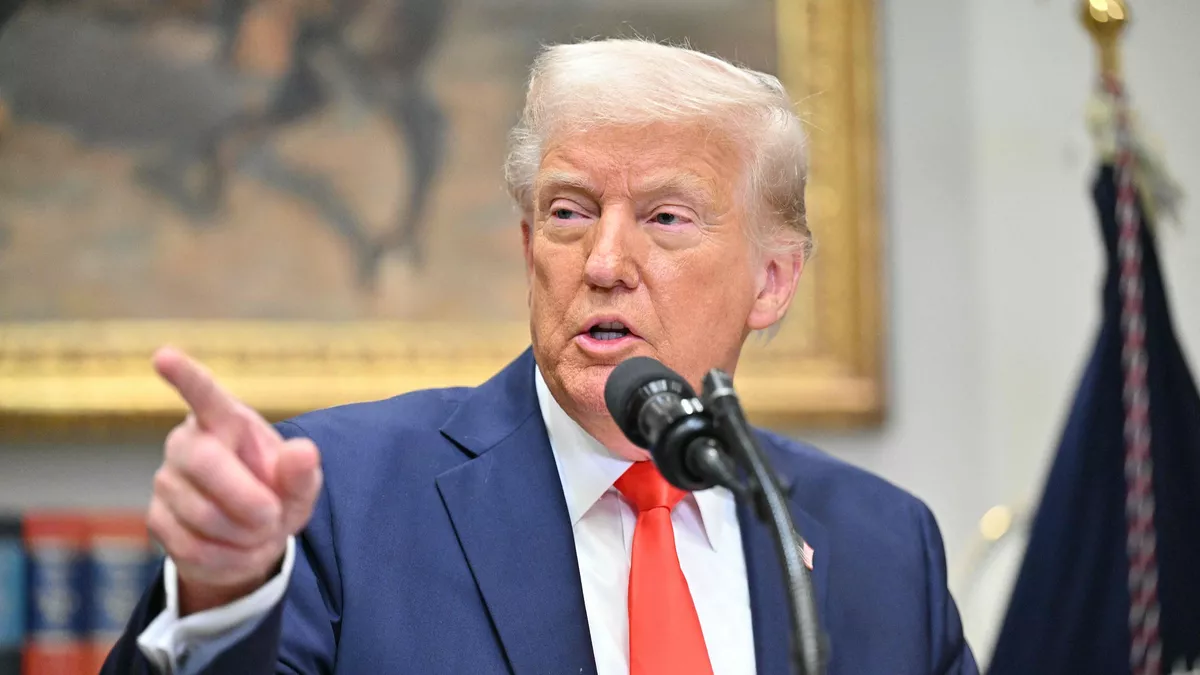 Трамп Крымыг Оросынх гэдгийг хүлээн зөвшөөрөхийг татгалзсан Зеленскийд “Чи бүхэл бүтэн улсаа алдах болно“ гэжээ