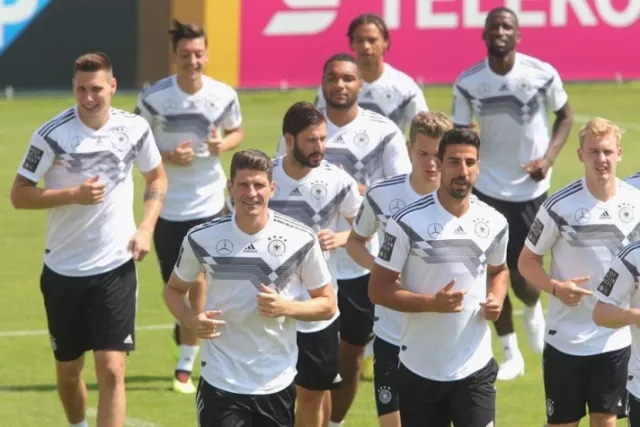 Дэлхийн 4 удаагийн аварга Германыг 0:1-ээр хожсон Мексикчүүд энэ ДАШТ-ий гол сенсаацыг эхлүүллээ